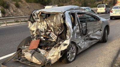 Bilecik'te 4 aracın karıştığı zincirleme trafik kazasında 3 kişi yaralandı.
