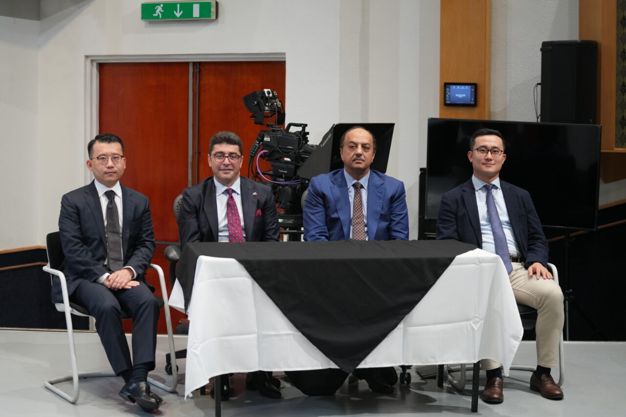 Botsvana Hükümeti Maden ve Enerji Bakanlığı aracılığıyla, ülkenin enerji güvenliğini