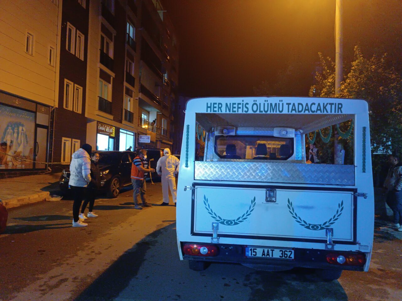 Burdur'un Gölhisar ilçesinde 1 kişi evinde ölü bulundu.