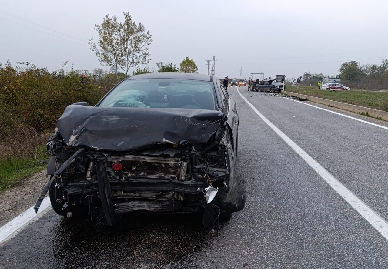 Bursa'nın Yenişehir ilçesinde iki otomobilin çarpıştığı kazada 1 kişi hayatını