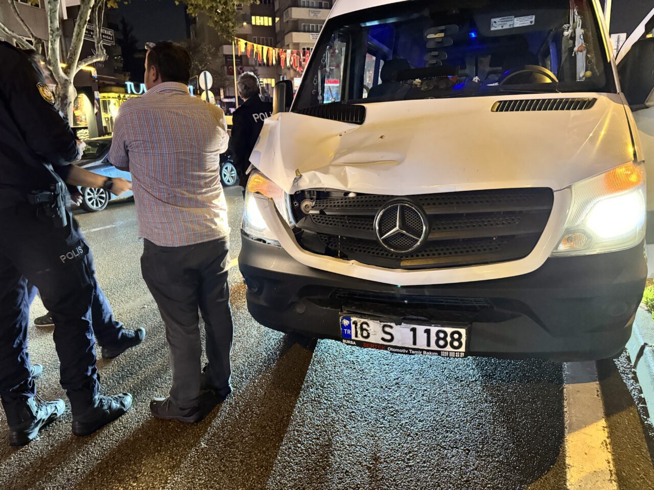 Bursa'nın Nilüfer ilçesinde servis minibüsünün yayaya çarpması sonucu 1 kişi