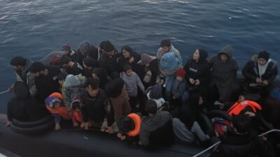  Çanakkale'nin Ayvacık ilçesinde aralarında kadın ve çocukların da bulunduğu 42