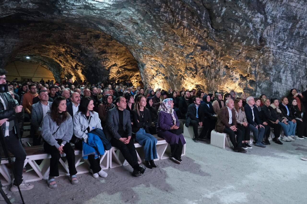Çankırı Yer Altı Tuz Şehri'nde, Canan Karatay tarafından "Kaya Tuzundan