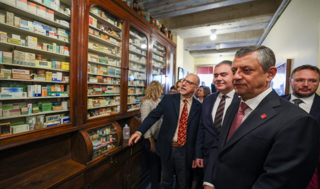 CHP Genel Başkanı Özgür Özel, Türk Eczacıları Birliği Eczacılık Tarihi