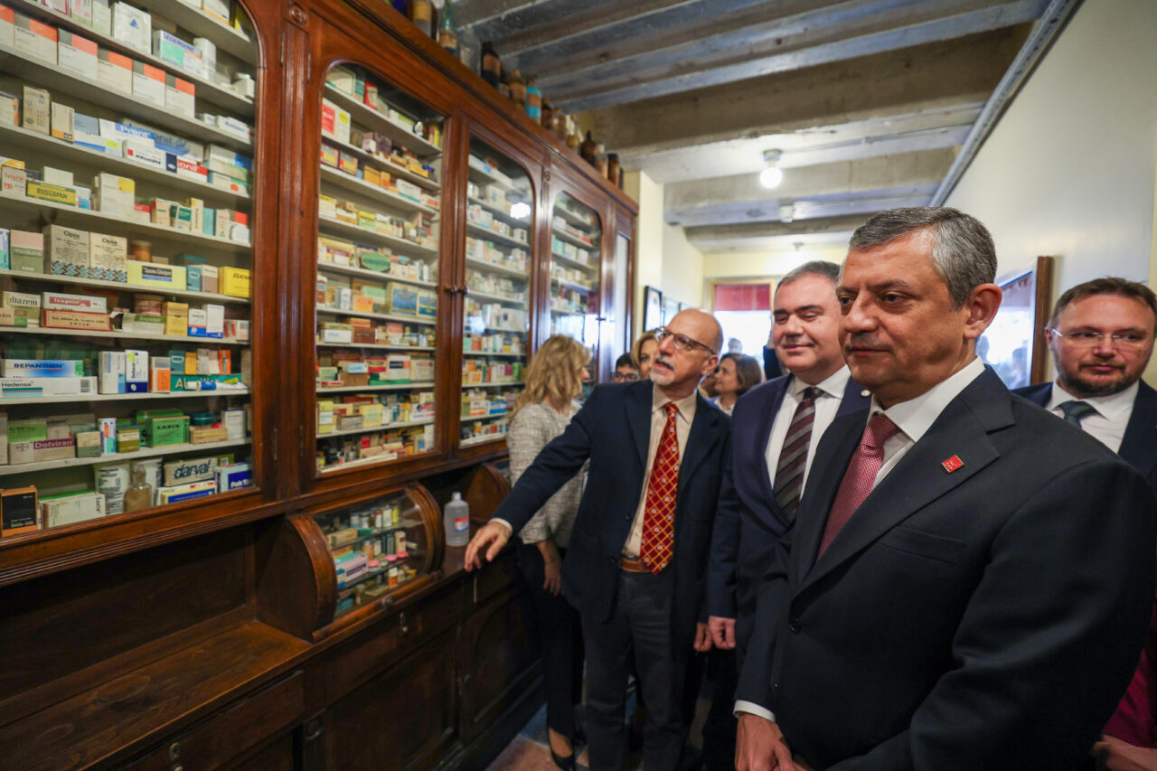 CHP Genel Başkanı Özgür Özel, Türk Eczacıları Birliği Eczacılık Tarihi