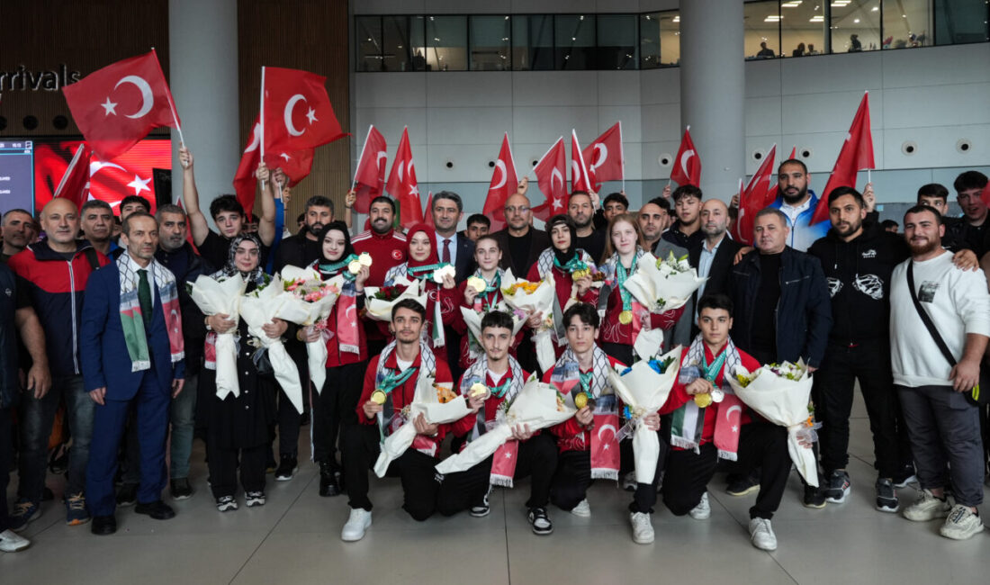  Çin'de düzenlenen 10. Dünya Kung Fu Şampiyonası'nda takım halinde şampiyonluğa