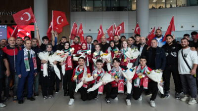  Çin'de düzenlenen 10. Dünya Kung Fu Şampiyonası'nda takım halinde şampiyonluğa