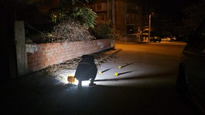 Çorum'da sokakta silahlı kovalamaca güvenlik kamerasınca kaydedildi.