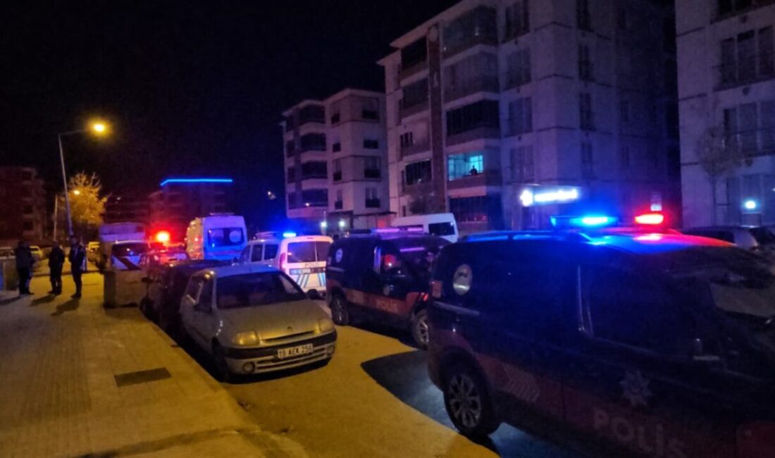 Çorum'da bir genç, tartıştığı kişilerden kaçarken silahla vurularak yaralandı.