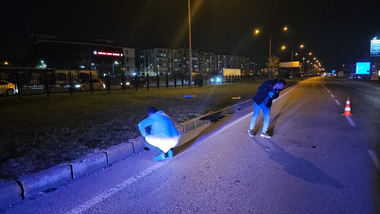 Çorum'da yolun karşısına geçmeye çalışırken tırın çarpması sonucu ağır yaralanan