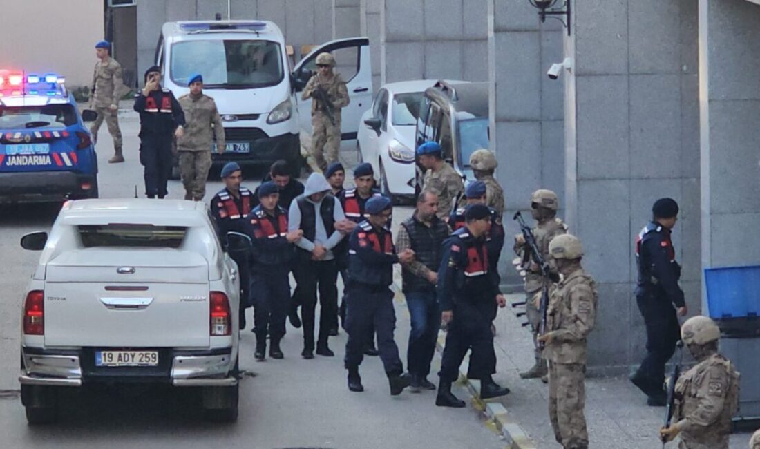 Çorum'da uyuşturucu operasyonunda gözaltına alınan 5 şüpheliden 3'ü tutuklandı, 2'si