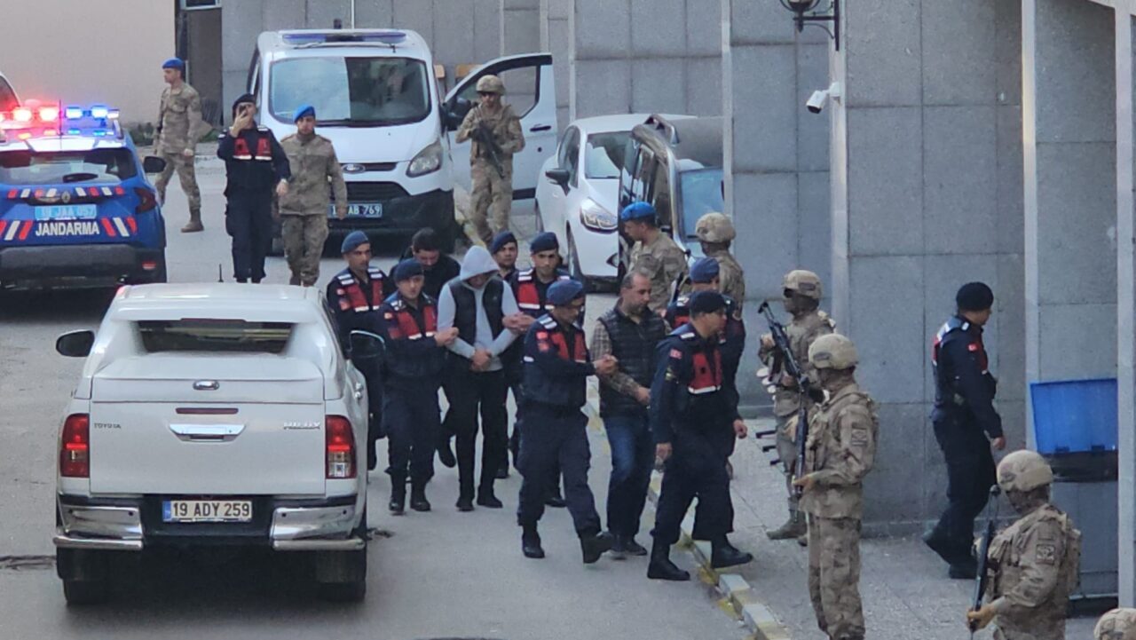 Çorum'da uyuşturucu operasyonunda gözaltına alınan 5 şüpheliden 3'ü tutuklandı, 2'si