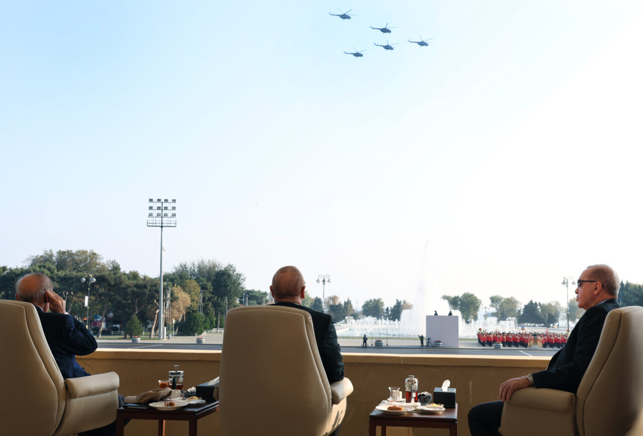 Cumhurbaşkanı Recep Tayyip Erdoğan, "(Azerbaycan Cumhurbaşkanı) İlham (Aliyev) kardeşimin dirayetli