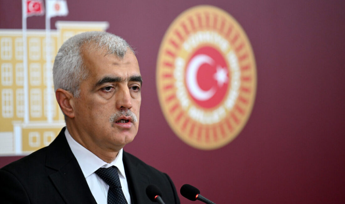 DEM Parti Kocaeli Milletvekili Ömer Faruk Gergerlioğlu, Van Milletvekili Gülcan