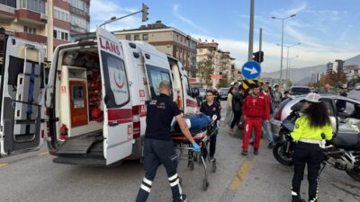 Denizli'nin Pamukkale ilçesinde otomobille motosikletin çarpıştığı kazada 4 kişi yaralandı.