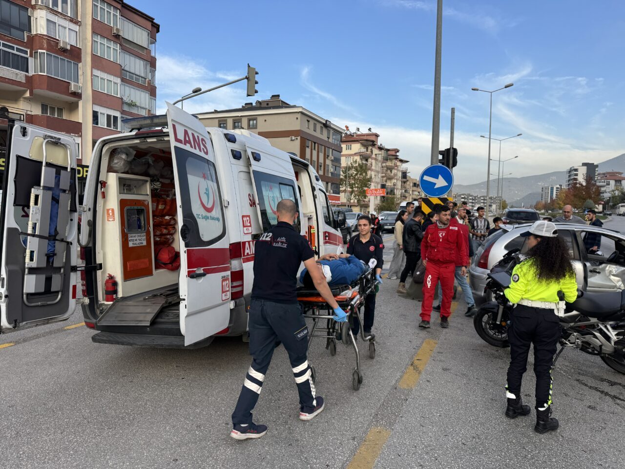 Denizli'nin Pamukkale ilçesinde otomobille motosikletin çarpıştığı kazada 4 kişi yaralandı.