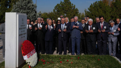  DSP Genel Başkanı Önder Aksakal, vefatının 19. yılı dolayısıyla eski