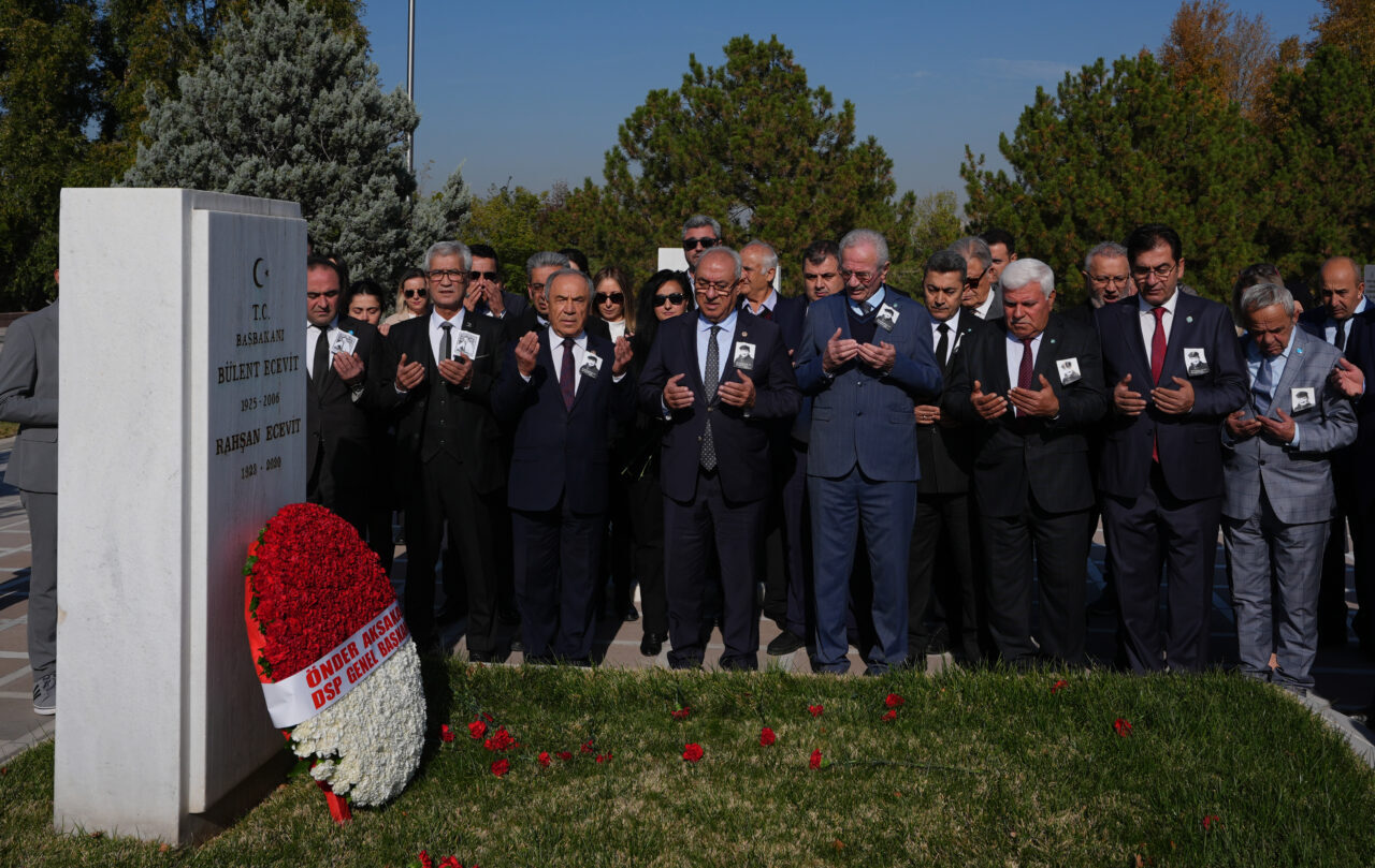  DSP Genel Başkanı Önder Aksakal, vefatının 19. yılı dolayısıyla eski