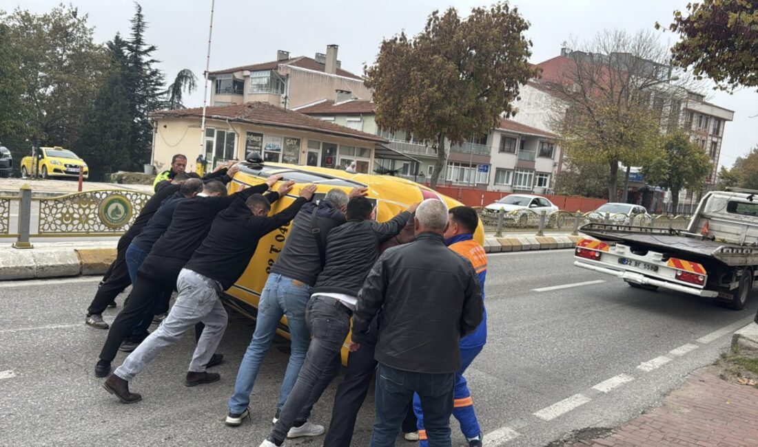 Edirne'de devrilen takside emniyet kemeri takılı olan taksici yara almadan