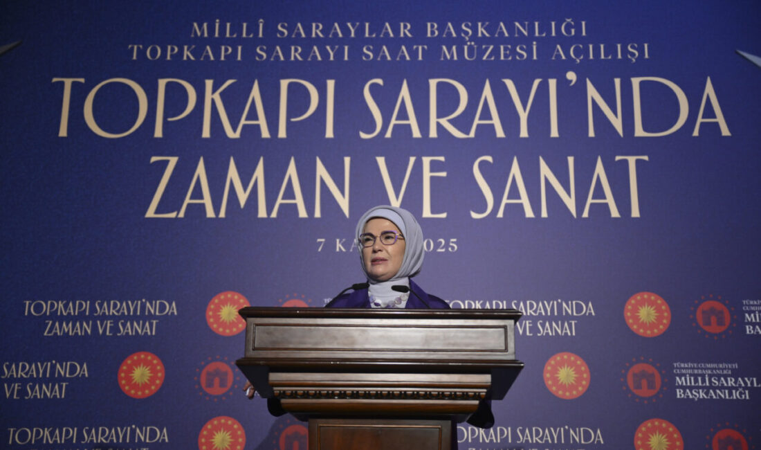 Cumhurbaşkanı Recep Tayyip Erdoğan'ın eşi Emine Erdoğan, Topkapı Sarayı Saat