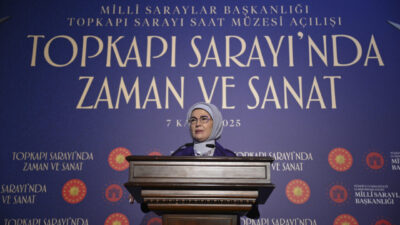 Cumhurbaşkanı Recep Tayyip Erdoğan'ın eşi Emine Erdoğan, Topkapı Sarayı Saat