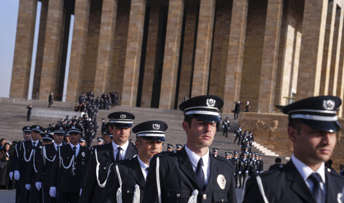 Emniyet Genel Müdürü Mahmut Demirtaş ve beraberindeki heyet, Büyük Önder