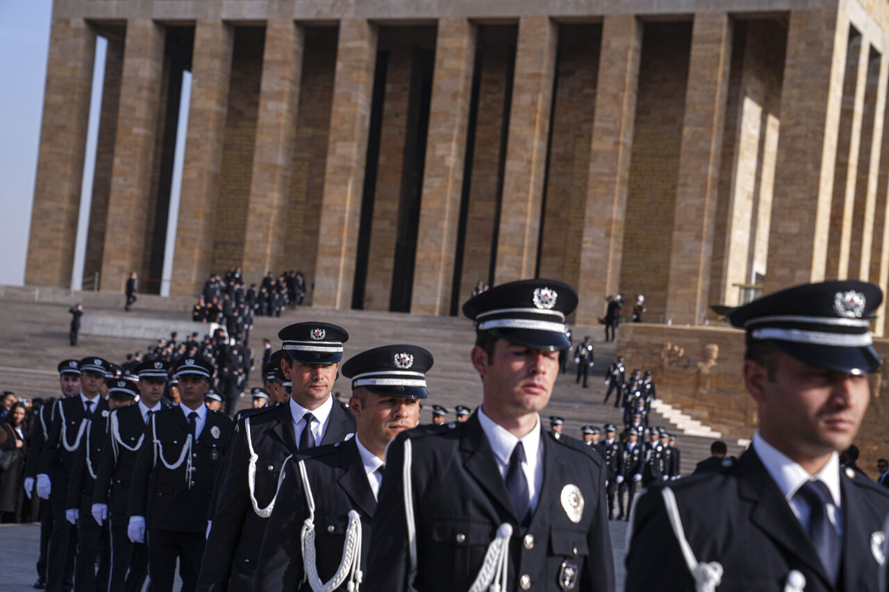 Emniyet Genel Müdürü Mahmut Demirtaş ve beraberindeki heyet, Büyük Önder