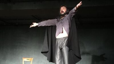  Oyuncu ve yönetmen Erdem Topuz'un yeniden sahneye uyarladığı Rus klasiği