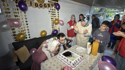 Erzincan'da Gönüllü Gençler Derneği üyeleri, down sendromlu Sümeyra Demir'in doğum