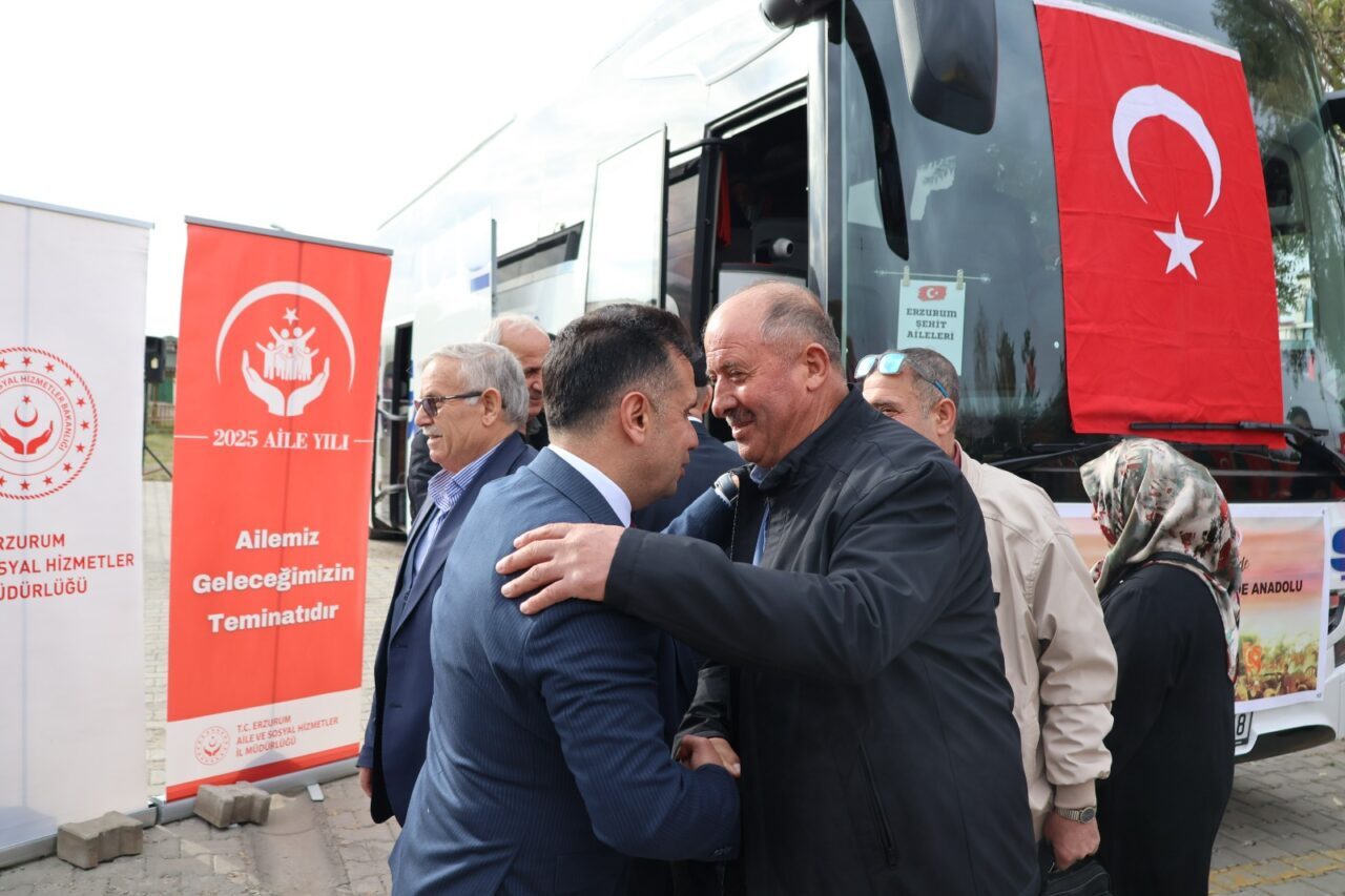 Erzurum'da 36 şehit yakını "Kahramanların İzinde Anadolu" projesi kapsamında dualarla