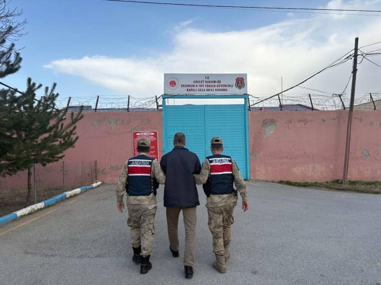 Erzurum'da, Fetullahçı Terör Örgütü'ne (FETÖ) üye olma suçundan aranan ve