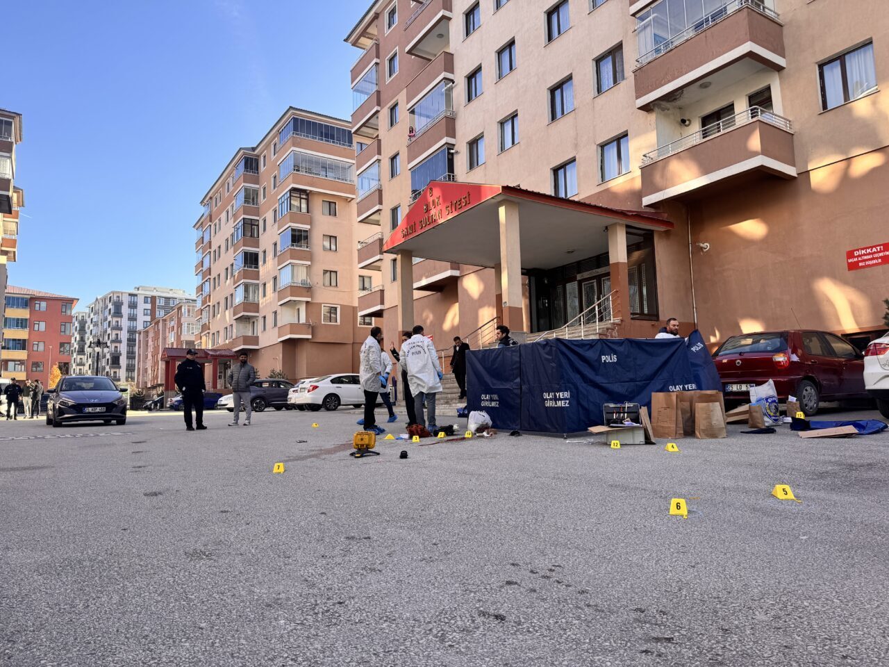 Erzurum'da bir kişi tartıştığı kadını silahla katlettikten sonra kendi yaşamına