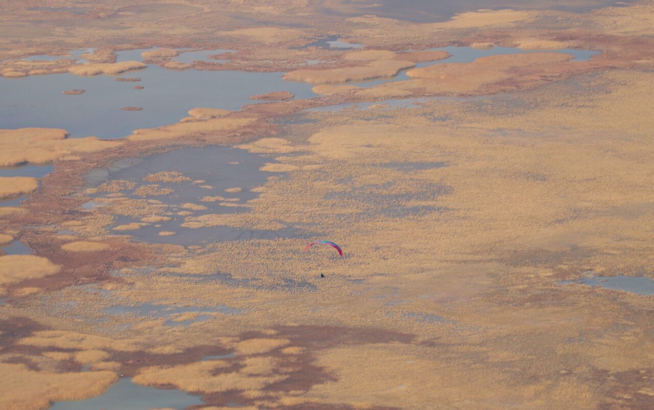 Erzurum'da, Çobandede Tabyası'nda yapılan bayrak tepesi, yamaç paraşütü etkinlikleriyle turizme