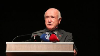 Eski TBMM Başkanı Cemil Çiçek, "Gelin tarihle kavga etmeyi bir