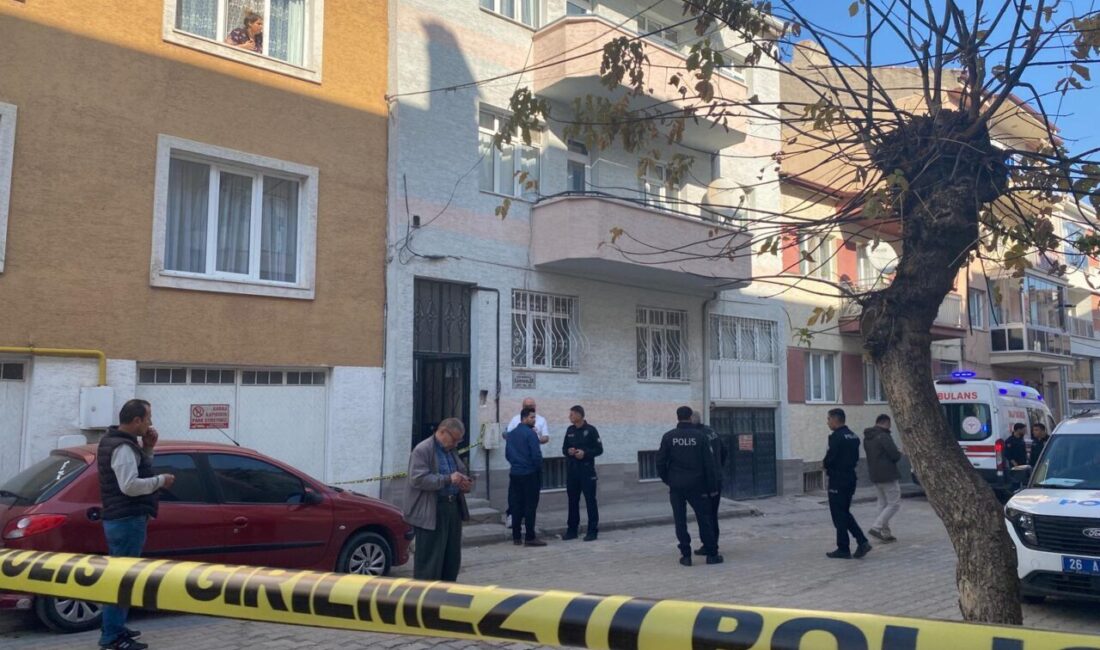 Eskişehir'in Odunpazarı ilçesinde boğazında bıçak yarası olduğu tespit edilen bir