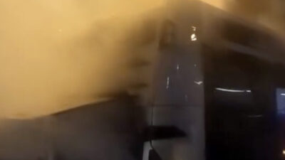 İstanbul Eyüpsultan'da, metrobüsün motor kısmında çıkan yangın söndürüldü.