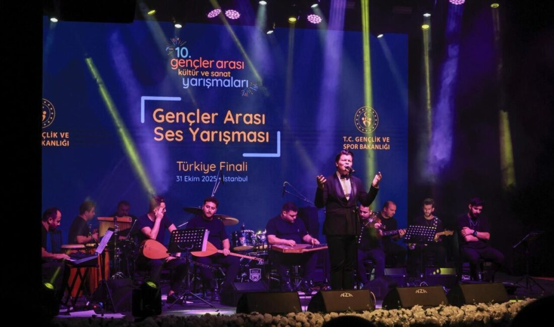 Gençler Arası Ses Yarışması Türkiye Finali'ni izleyen Gençlik ve Spor