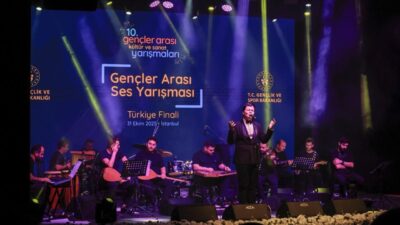 Gençler Arası Ses Yarışması Türkiye Finali'ni izleyen Gençlik ve Spor