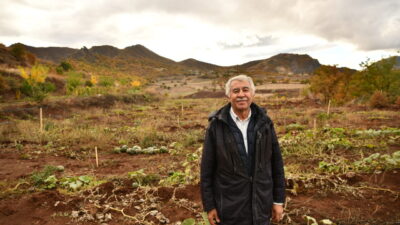 Giresun'un Şebinkarahisar ilçesinde yaşayan Celal Bay, yörede iklim koşullarına uyum