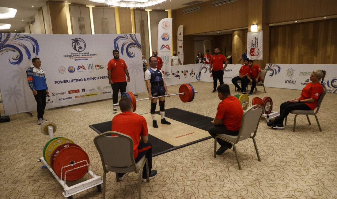 Görme Engelliler Dünya Halter Şampiyonası üçüncü gününde Mersin'de devam ediyor.