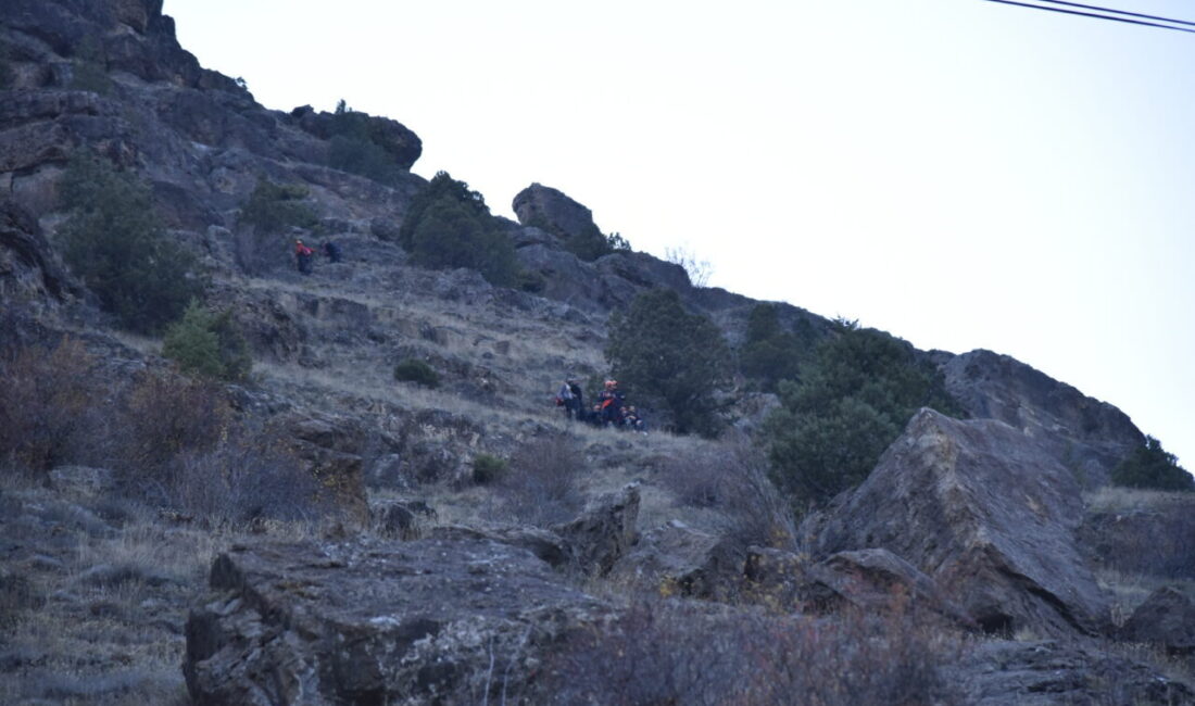  Gümüşhane'de doğa yürüyüşü sırasında kayalıklardan düşen hemşire yaralandı.