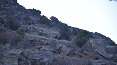  Gümüşhane'de doğa yürüyüşü sırasında kayalıklardan düşen hemşire yaralandı.