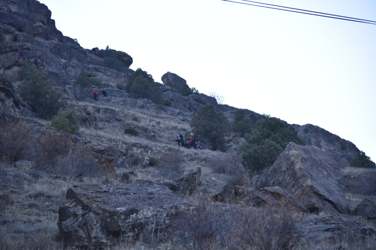  Gümüşhane'de doğa yürüyüşü sırasında kayalıklardan düşen hemşire yaralandı.