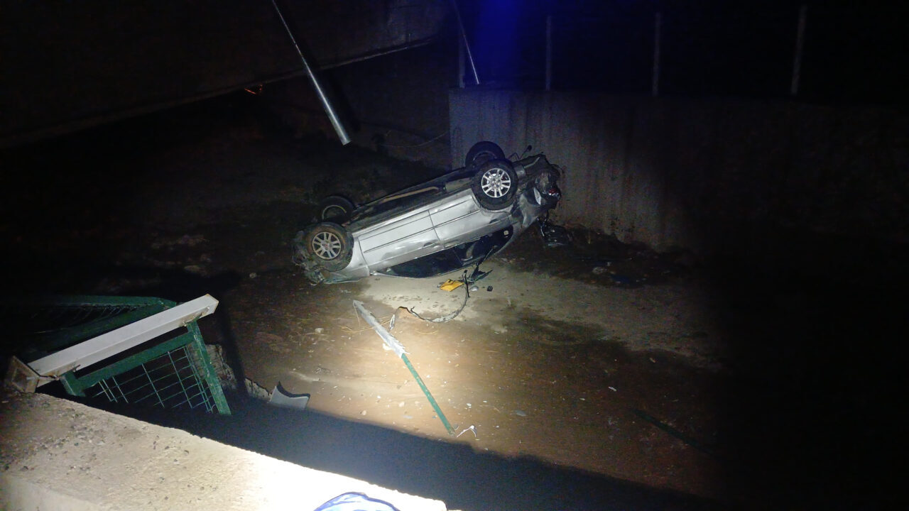 Tunceli'de köprüden düşen otomobildeki uzman çavuş yaşamını yitirdi.