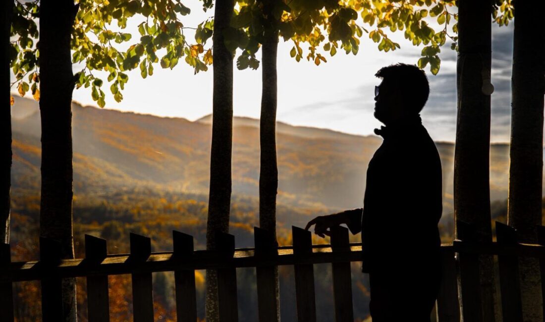  Düzce'nin Gölyaka ilçesinde yer alan Güzeldere Şelalesi Tabiat Parkı, ziyaretçilerini