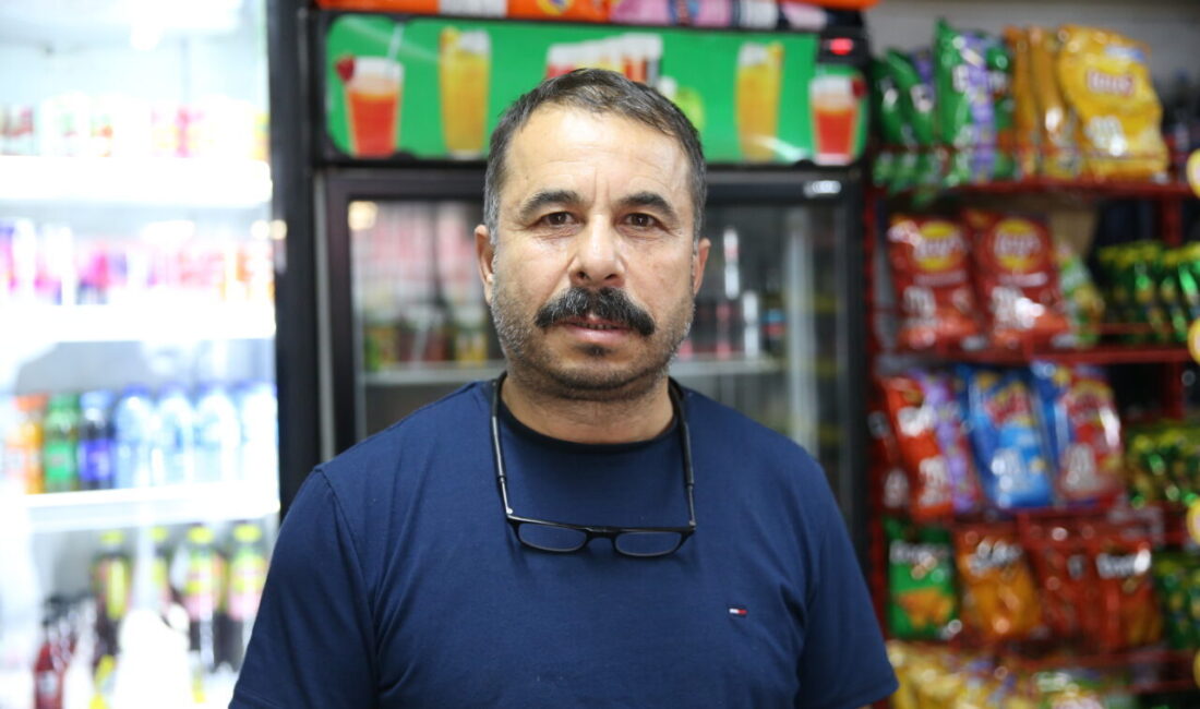  Hatay'ın Dörtyol ilçesinde bir hayırsever, 30 kişinin mahalledeki markete olan