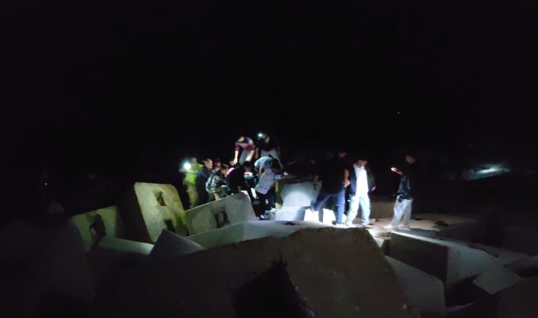  Hatay'ın Samandağ ilçesinde denize düşerek boğulma tehlikesi geçiren genç kız