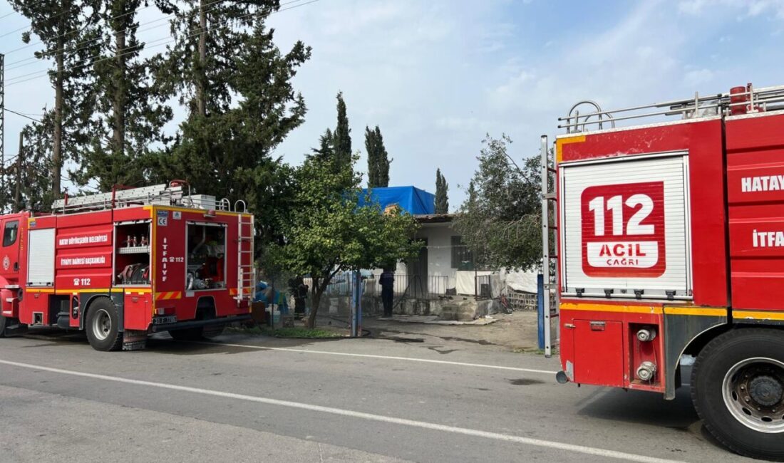 Hatay'ın Dörtyol ilçesinde evde çıkan yangında dumandan etkilenen anne ve
