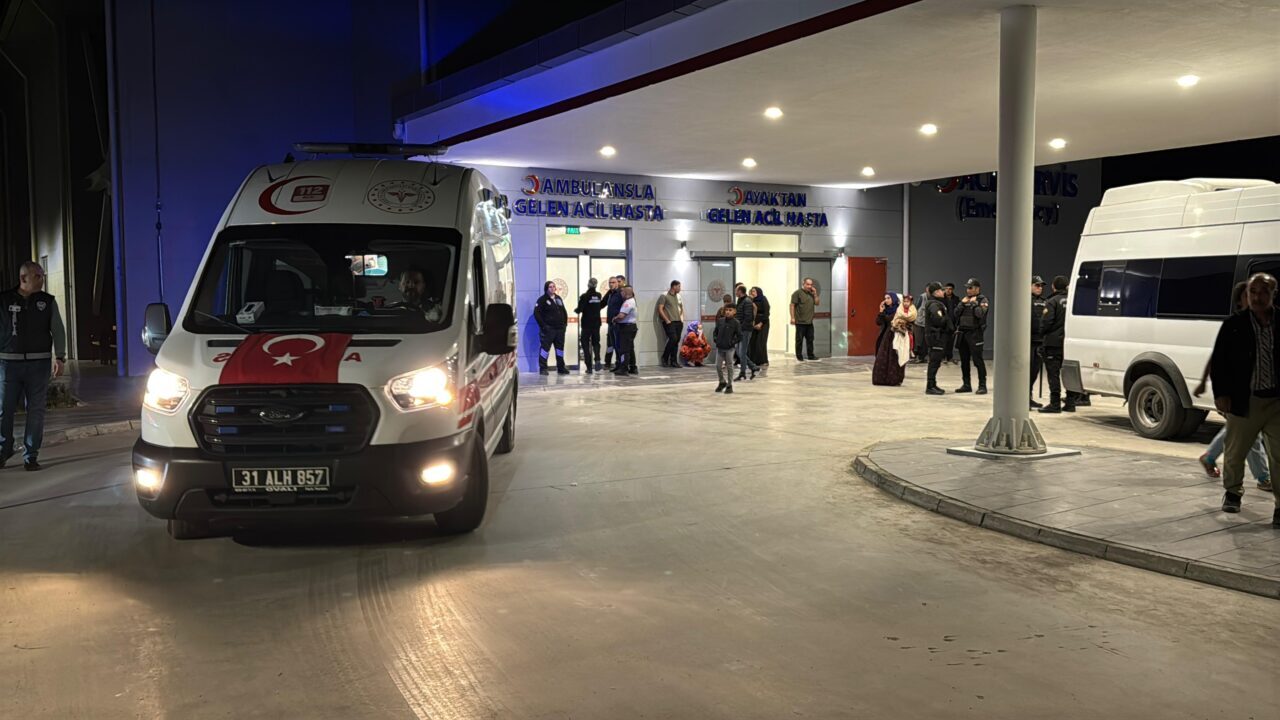 Hatay'ın Erzin ilçesinde husumetli oldukları iddia edilen iki aile arasında