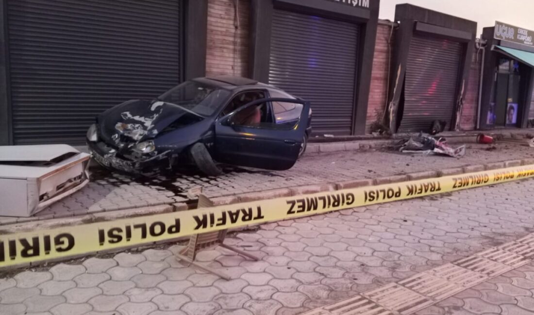 Hatay'ın İskenderun ilçesinde otomobilin çarptığı yaya yaşamını yitirdi, sürücü yaralandı.